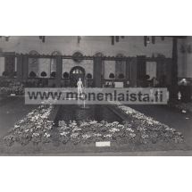 Kukilla reunustettu suihkulähde