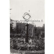 Aurinkokello pylvään nokassa