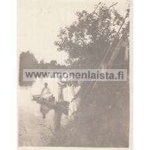 Neidot veneilemässä