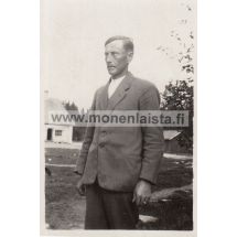 O.L. Korpela puvussaan