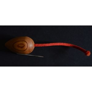 Hiiri rintaneula, Aarikka
