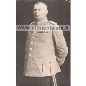 Sotilas sotilaspuvussaan