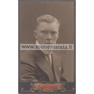 Visiittikorttivalokuva, pystykaulukset